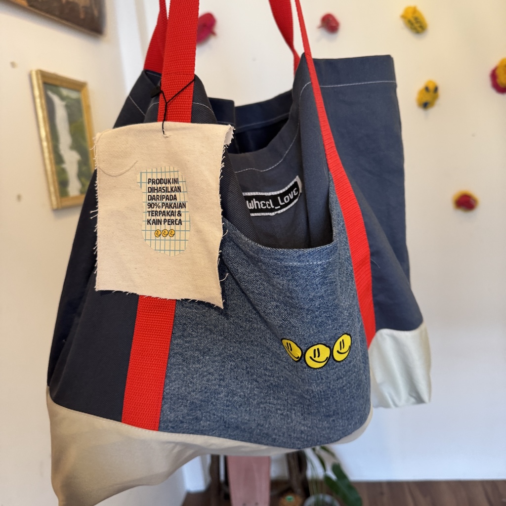 WHEEL LOVE - Oight Upcycled Skate Carrier Tote Bag