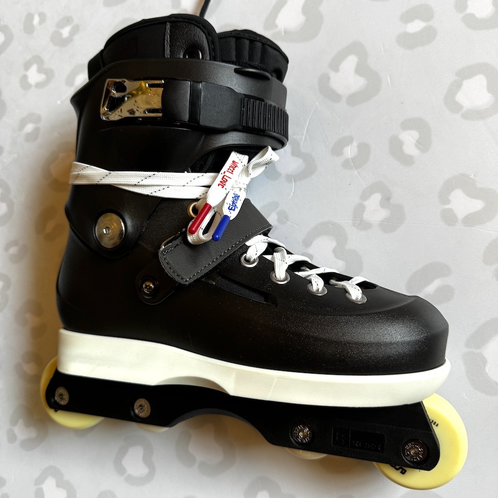 WHEEL LOVE - 8Roll Red/Blue Skate Laces