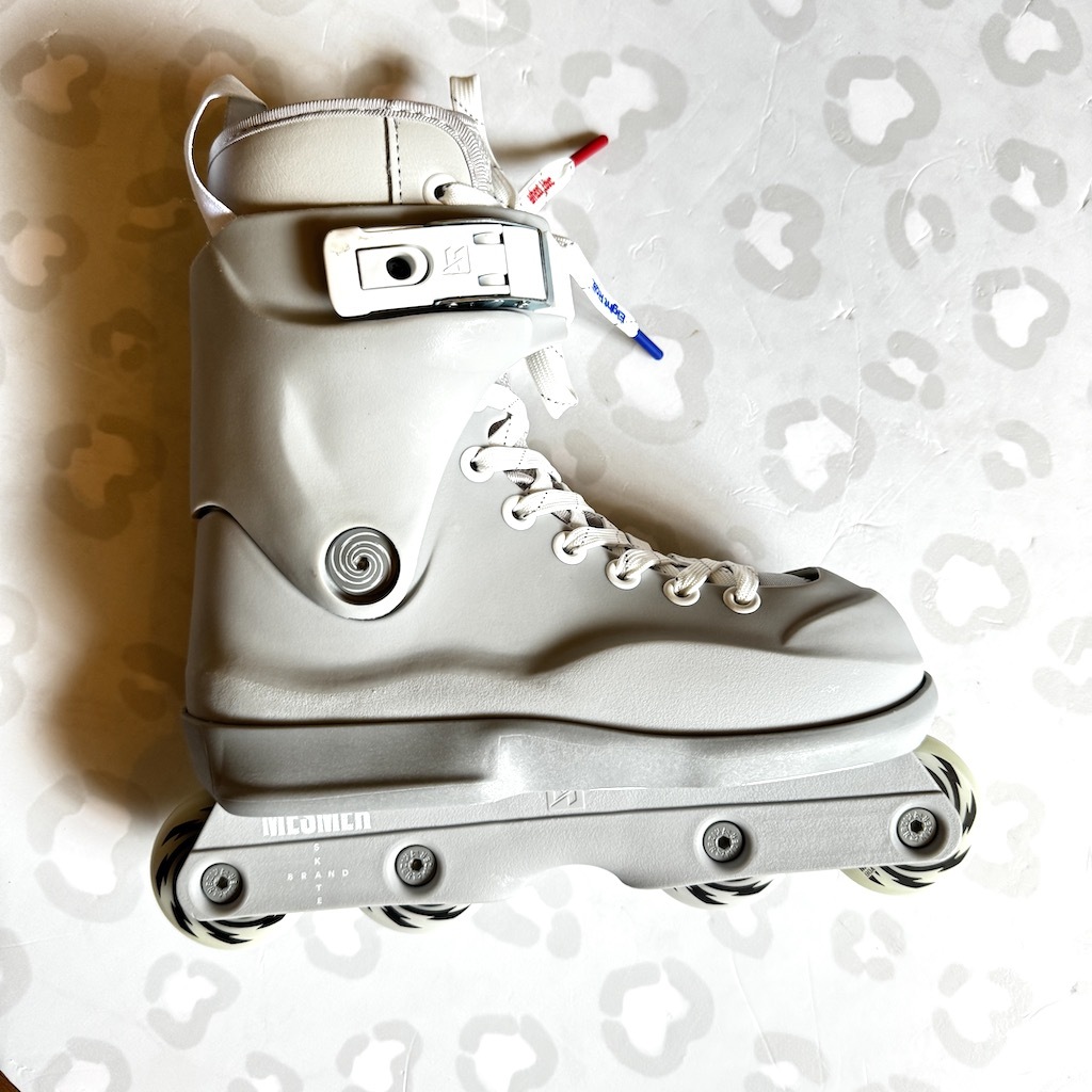 WHEEL LOVE - 8Roll Red/Blue Skate Laces