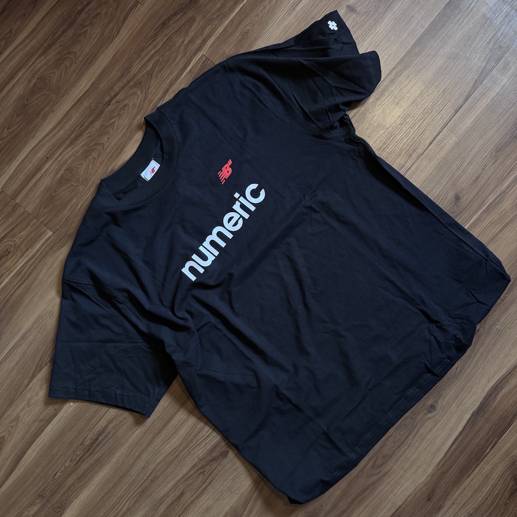 NB NUMERIC - Linear Logo (Black) T-shirt