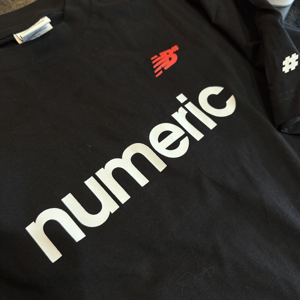 NB NUMERIC - Linear Logo (Black) T-shirt