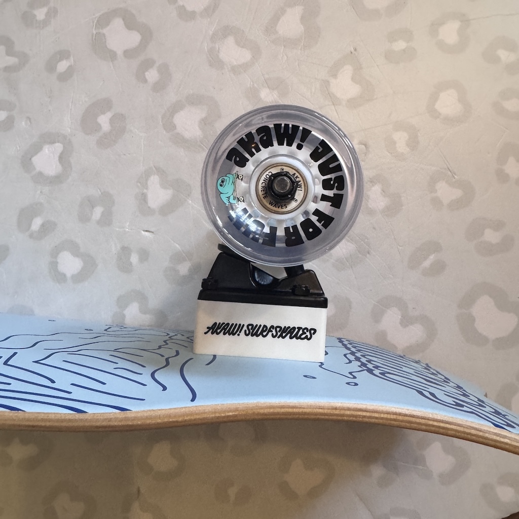 AKAW! - Explorer 9.5" x 30" Complete Surfskate Cruiser Skateboard (Waterborne Trucks)