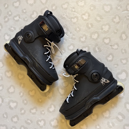 COUGAR - 7003 Black Prototype Aggressive Inline Skates (EU40-41 / USED)
