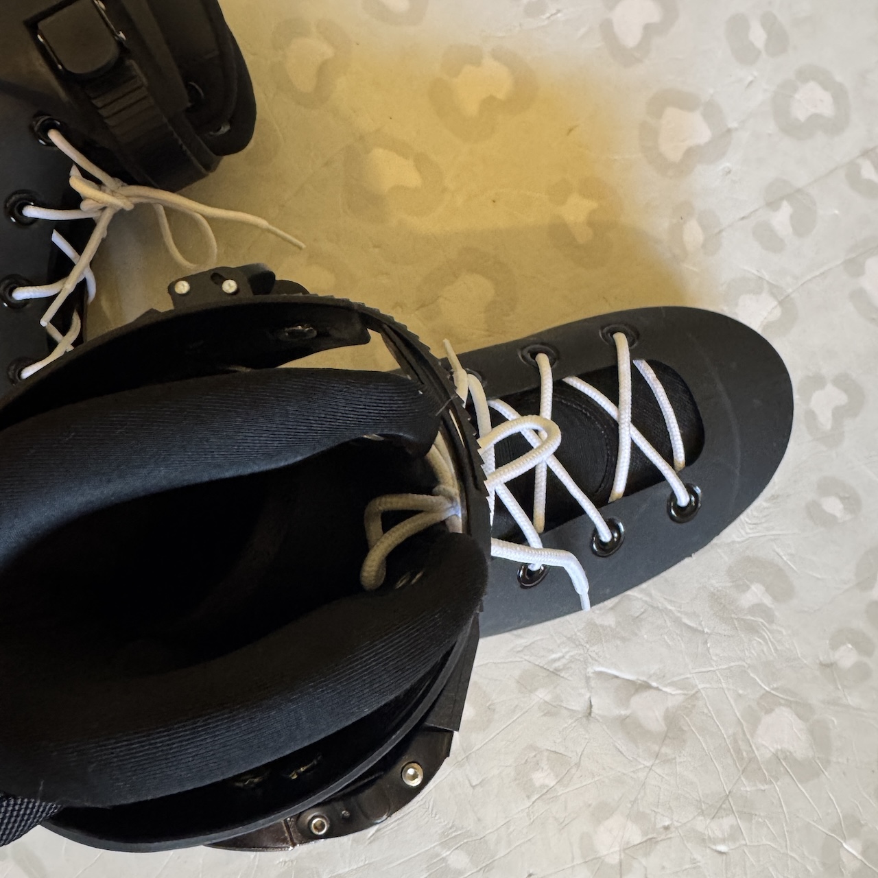 COUGAR - 7003 Black Prototype Aggressive Inline Skates (EU40-41 / USED)