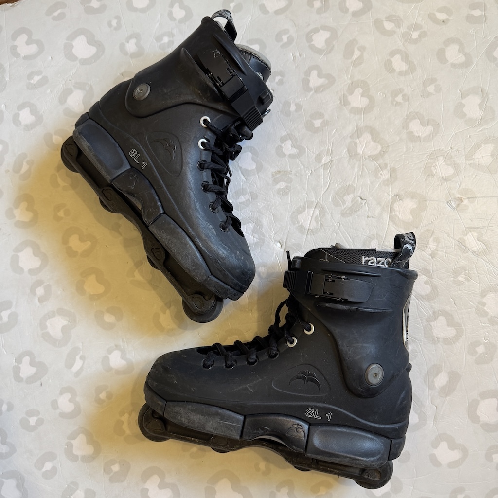 RAZORS - SL1 Black Aggressive Inline Skates (US9 / USED)
