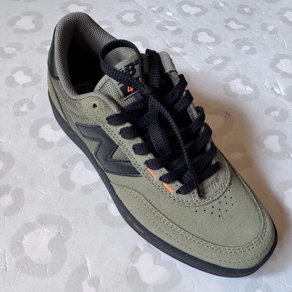 NB NUMERIC - 440 V2 Low (Black/White) Skate Shoes