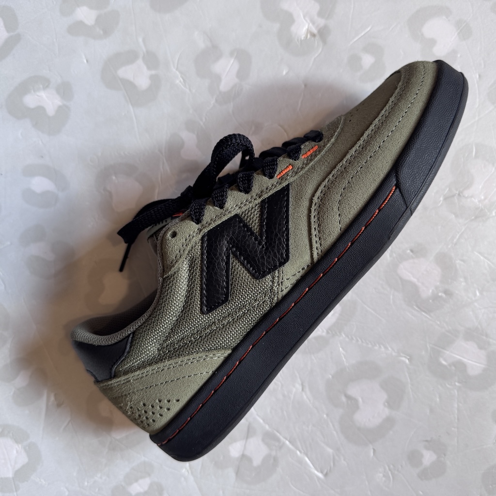 NB NUMERIC - 440 V2 Low (Black/White) Skate Shoes