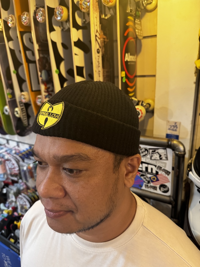 WHEEL LOVE - Wu Short Knitted Beanie