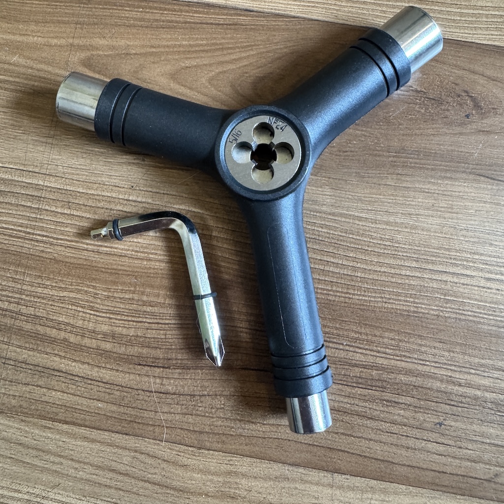 BLANK - Skateboard Y-Tool With Rethreader