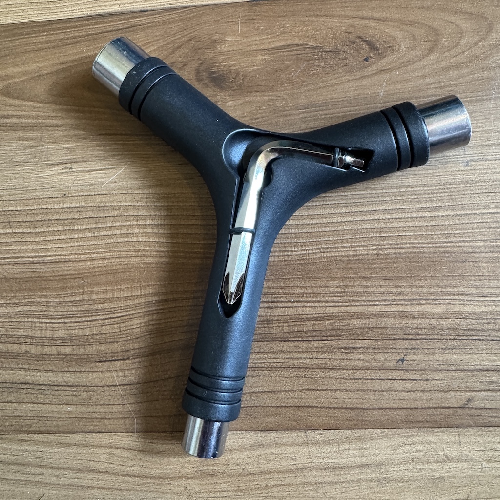 BLANK - Skateboard Y-Tool With Rethreader