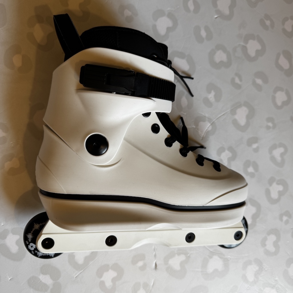STANDARD - White Omni Complete Aggressive Inline Skates 