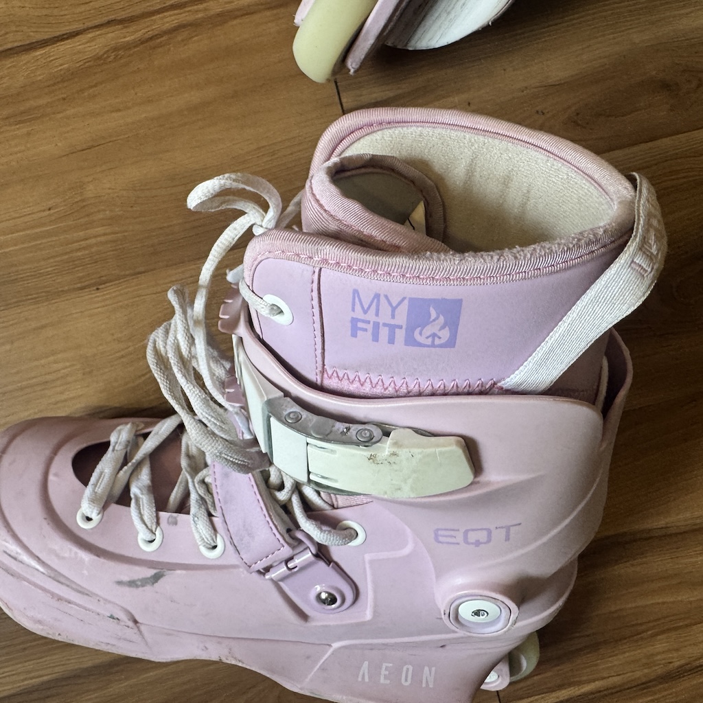 USD - Pink EQT Aeon Aggressive Inline Skates (EU43-44 / USED)