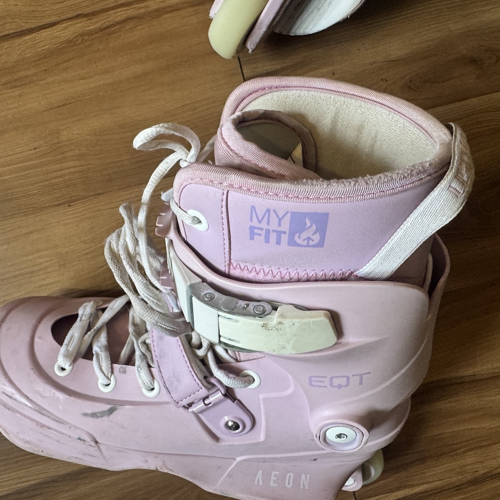 USD - Pink EQT Aeon Aggressive Inline Skates (EU43-44 / USED)