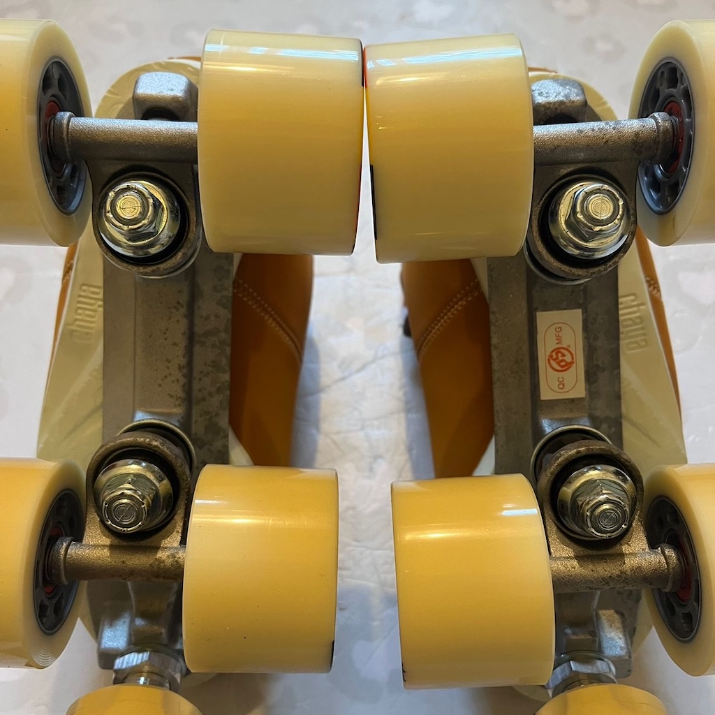 CHAYA - Vintage Cappuccino Roller Skates (EU36 / USED)