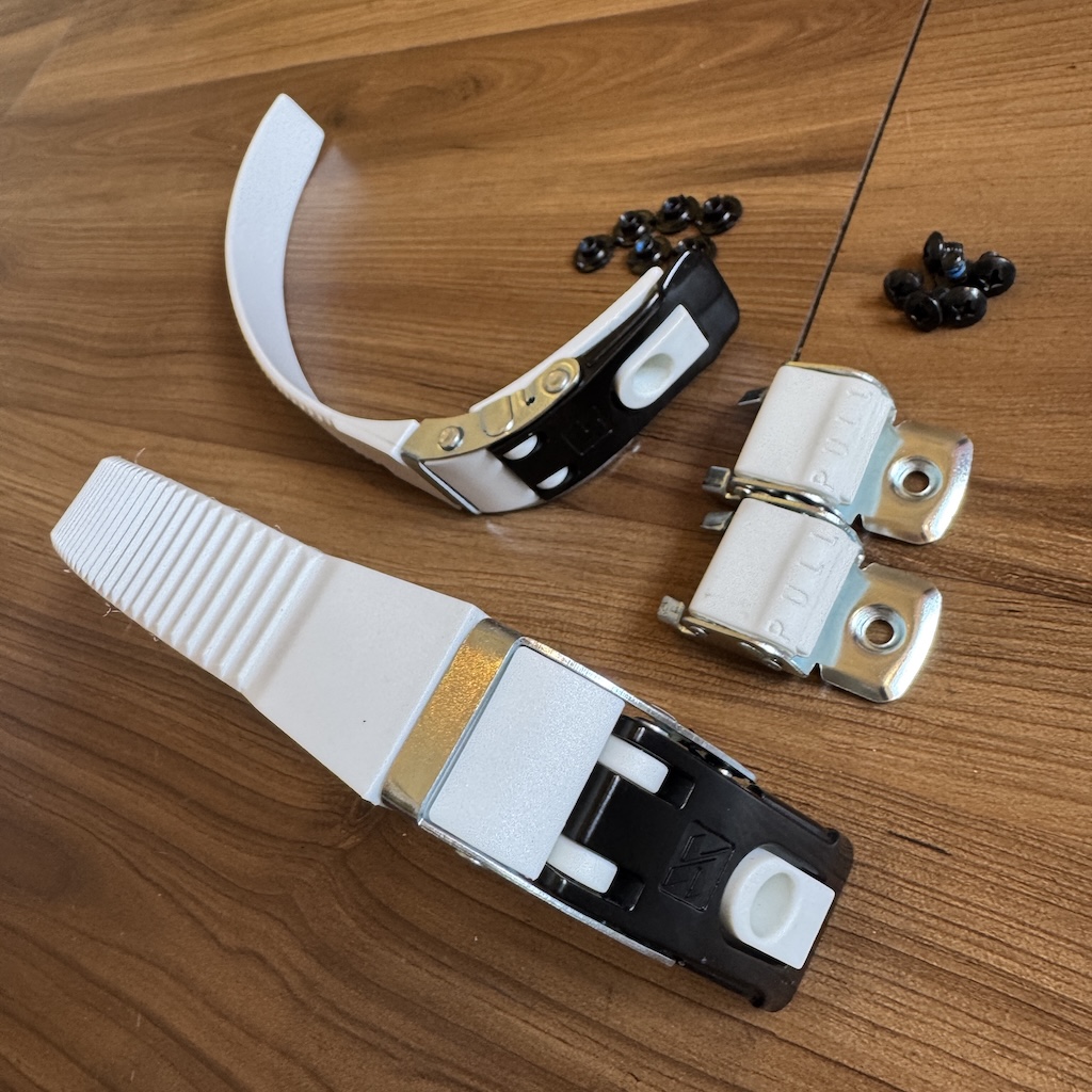 KIZER - Black/White 19cm Supreme Inline Skate Buckle Set