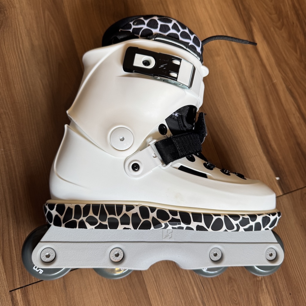 USD - Farmer Sway Aggressive Inline Skates (Grey Mesmer Frames)