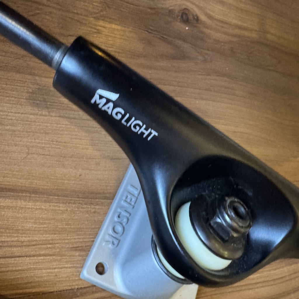 TENSOR - Mag Light Grey/Black Skateboard Trucks