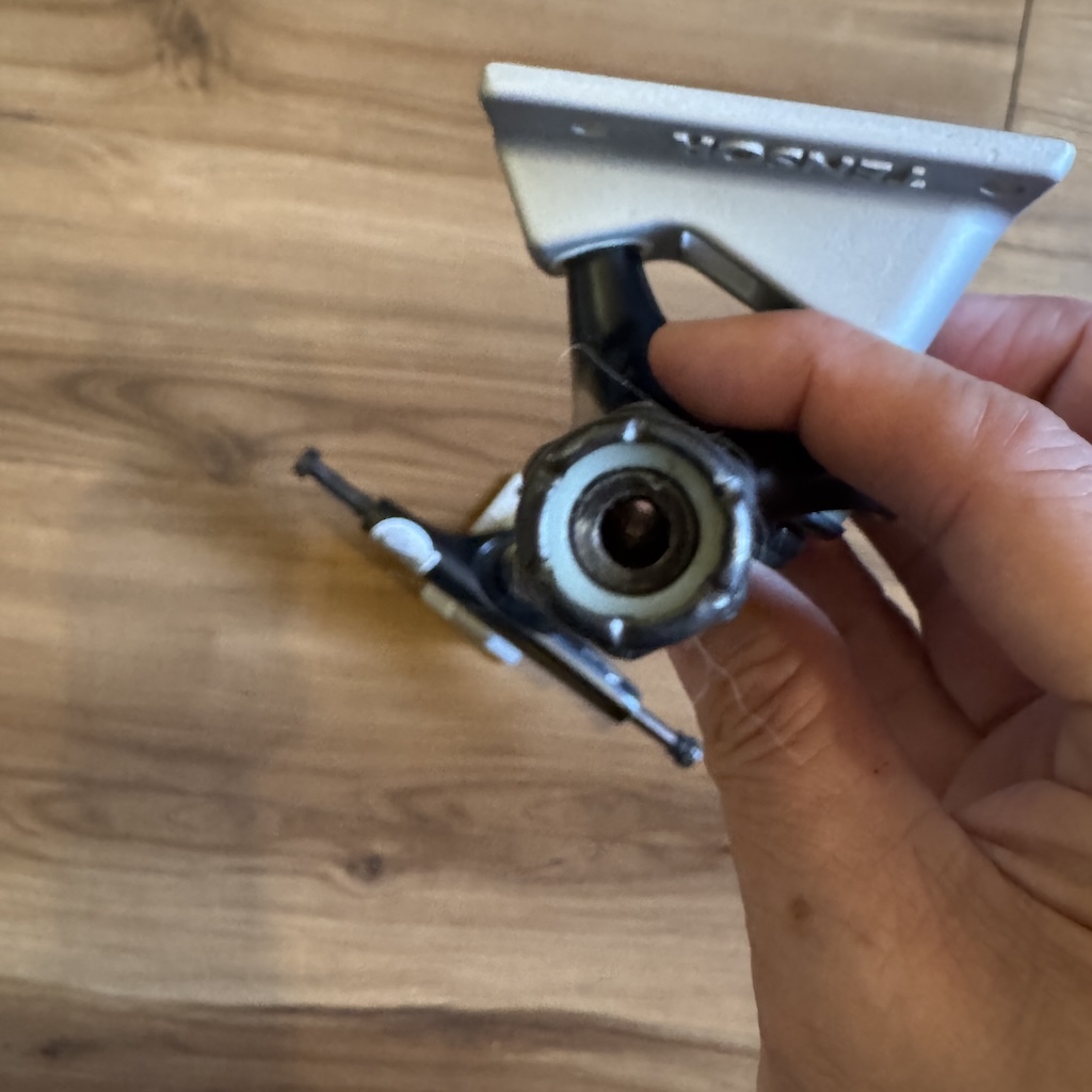 TENSOR - Mag Light Grey/Black Skateboard Trucks