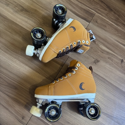 CHAYA - Vintage Cappuccino Roller Skates (EU39 / Voyager Wheels)