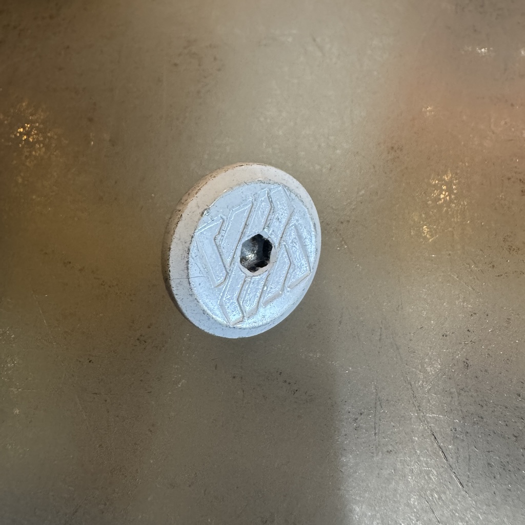 USD - White Cuff Bolt