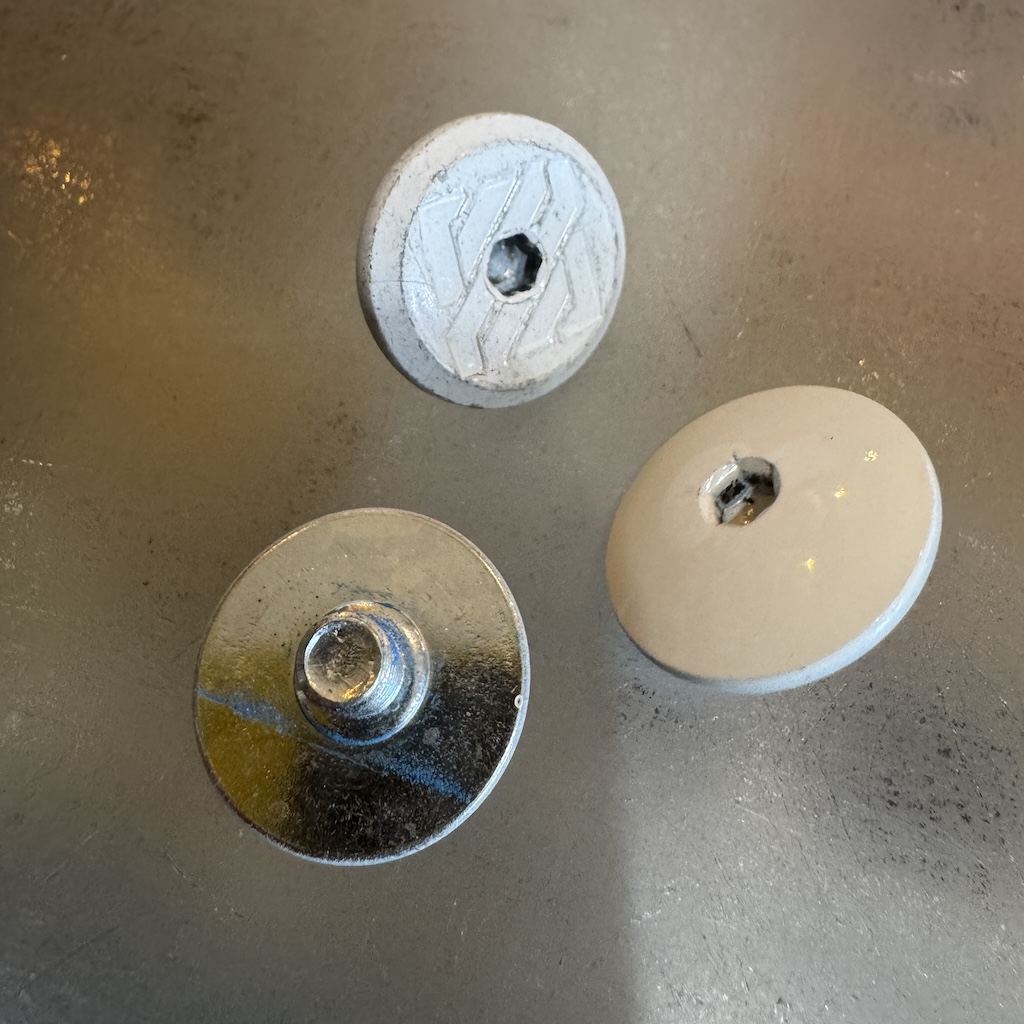 USD - White Cuff Bolt