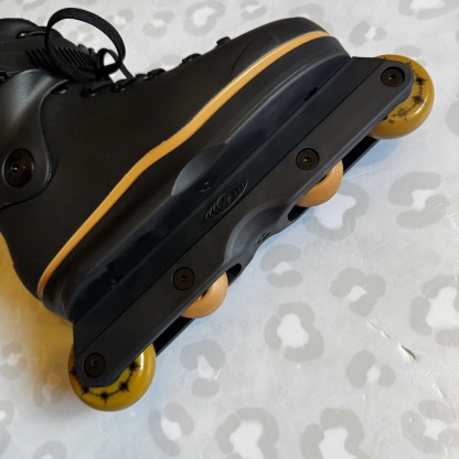 STANDARD - Omni V2 Black Aggressive Inline Skates