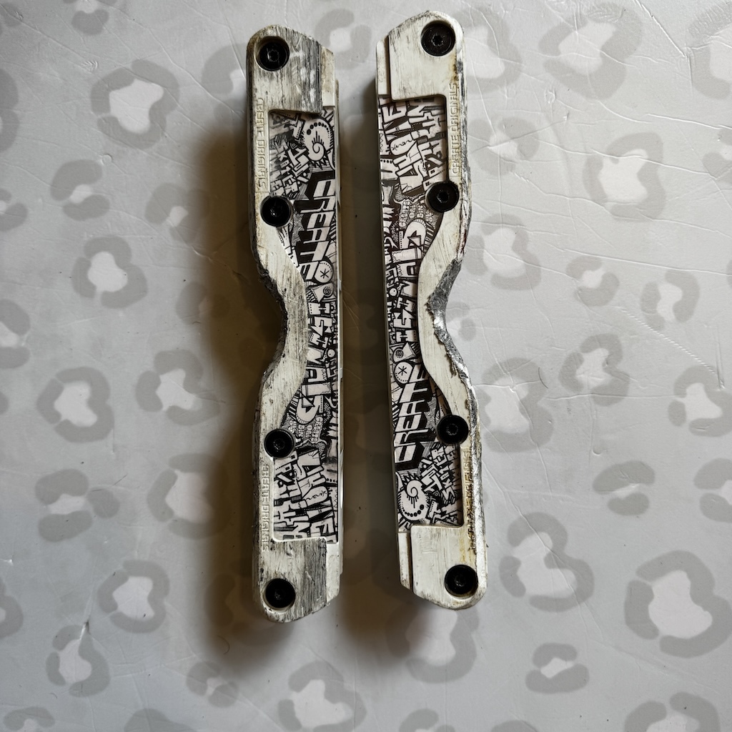 CREATE ORIGINALS - White UFS Aggressive Inline Skate Frames (LARGE / USED)