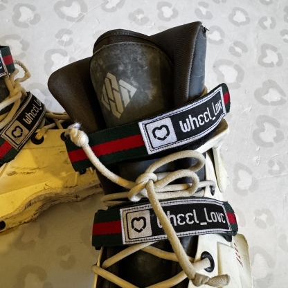 USD - White Aeon Aggressive Inline Skates (EU39 / USED)