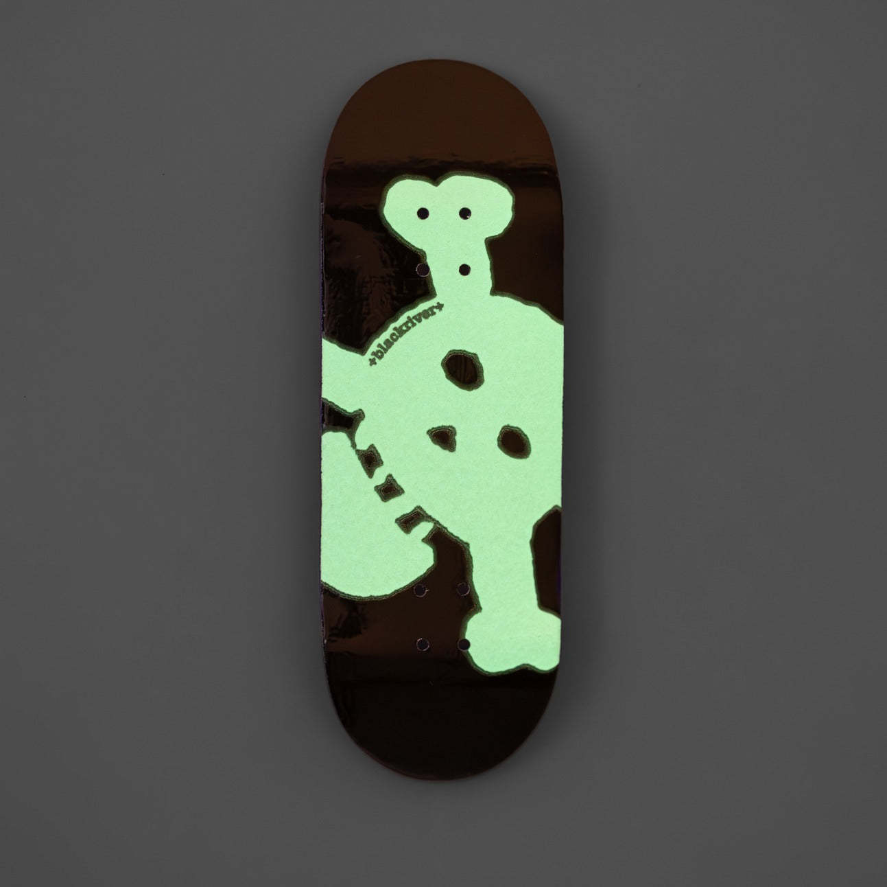 BLACKRIVER - Glow In The Dark New Skull 33.3mm X-Wide 5-ply Fingerboard Deck