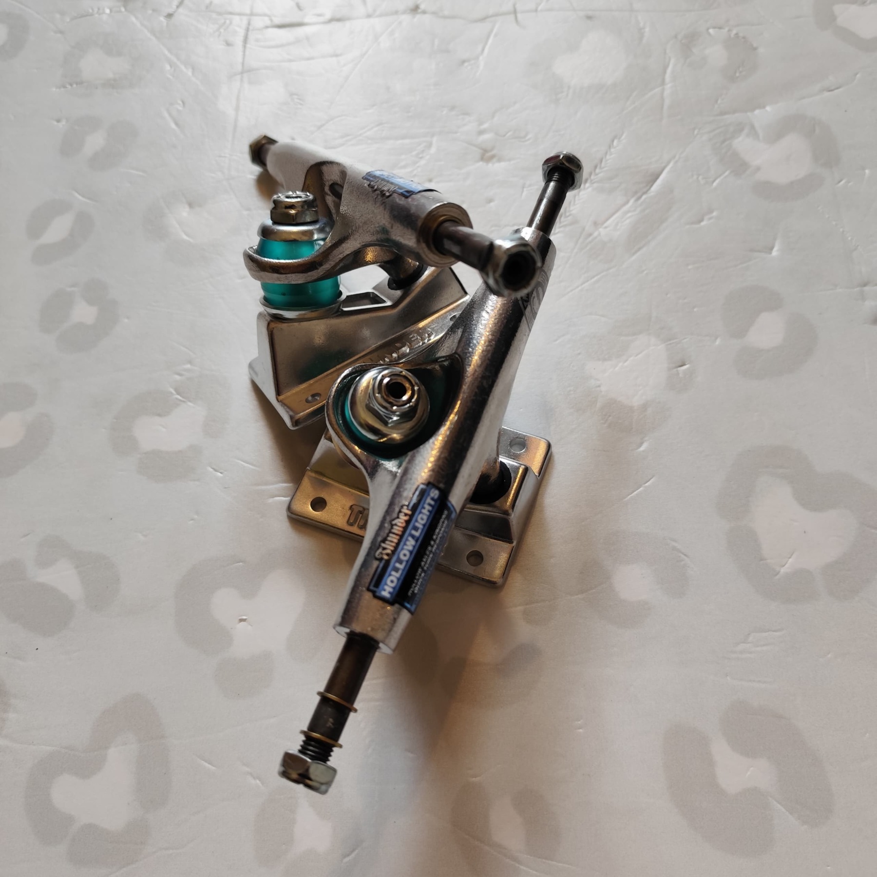 THUNDER - Hollow Polished II Skateboard Trucks