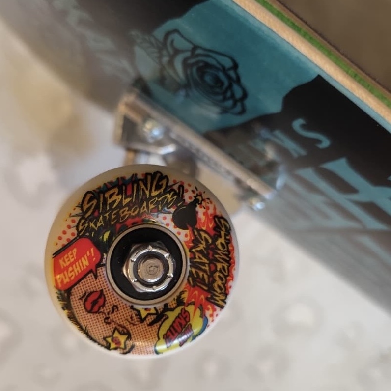 TWOHORNS - Green 9.5" Fish Shaped Complete Skateboard (Independent Promo)