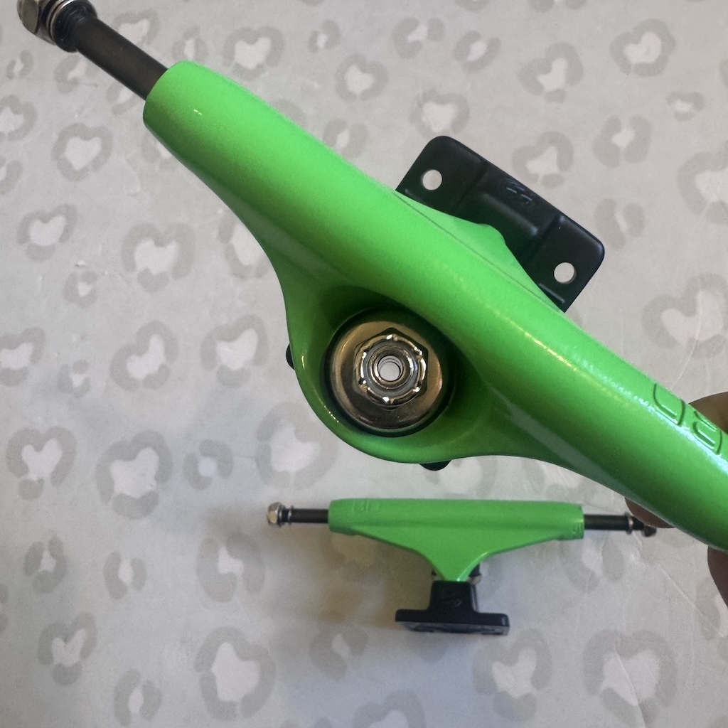 BD SKATE CO - Green Light 5.25" Skateboard Trucks