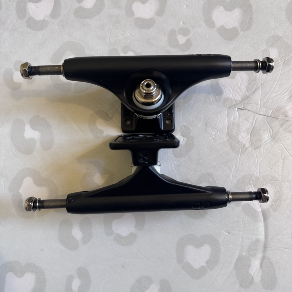 BD SKATE CO - Black Hollow Light II 5.25" Skateboard Trucks