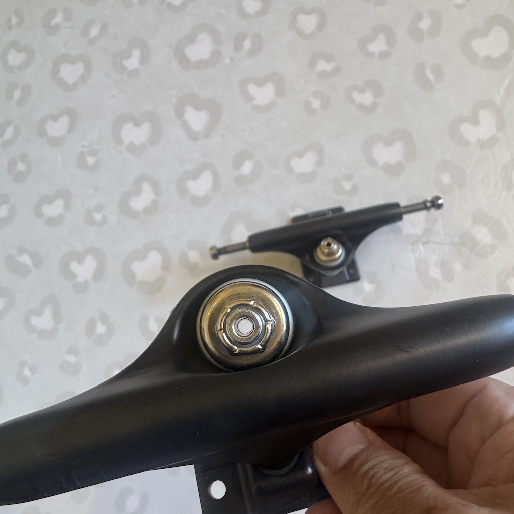 BD SKATE CO - Black Hollow Light II 5.25" Skateboard Trucks