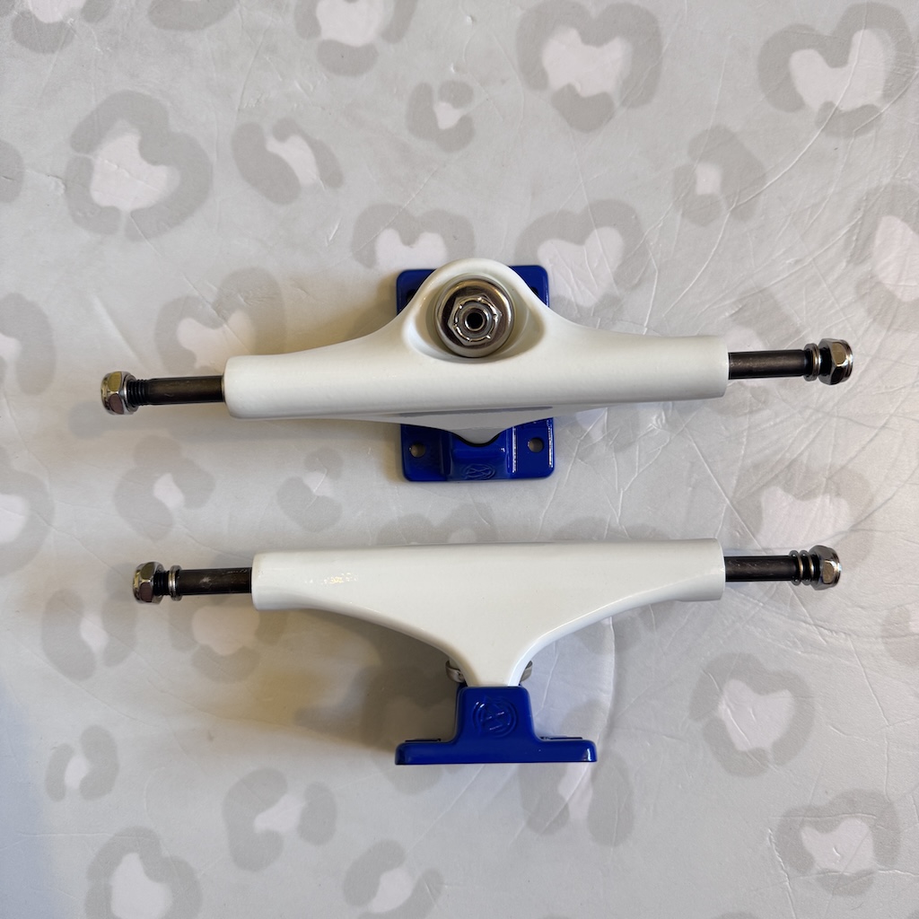 BD SKATE CO - Blue/White Hollow Light II 5.5" Skateboard Trucks