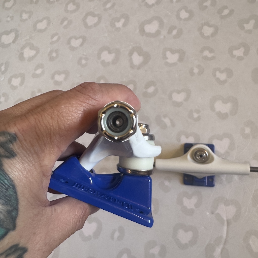 BD SKATE CO - Blue/White Hollow Light II 5.5" Skateboard Trucks