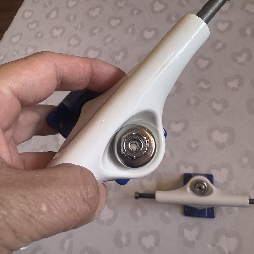 BD SKATE CO - Blue/White Hollow Light II 5.5" Skateboard Trucks