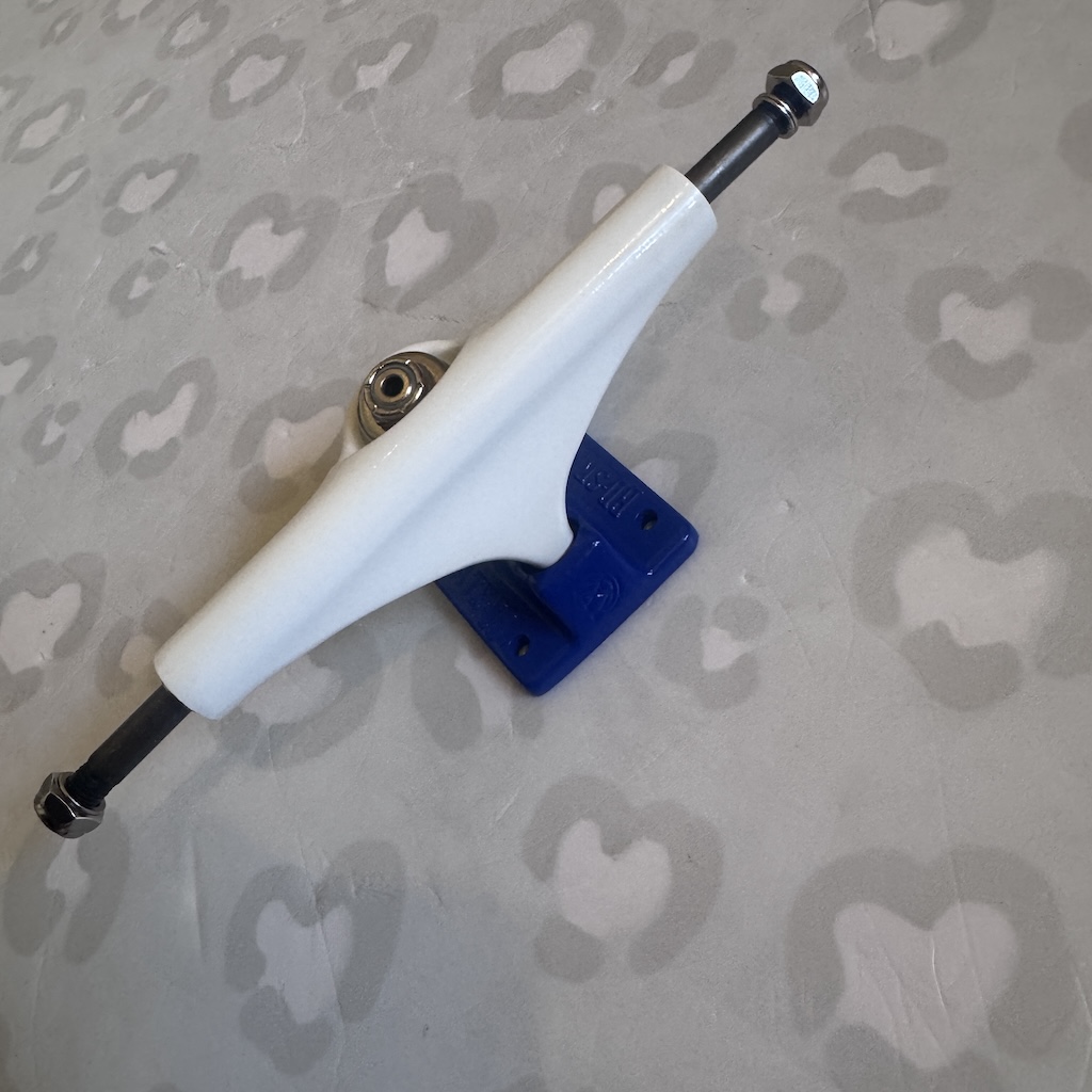 BD SKATE CO - Blue/White Hollow Light II 5.5" Skateboard Trucks