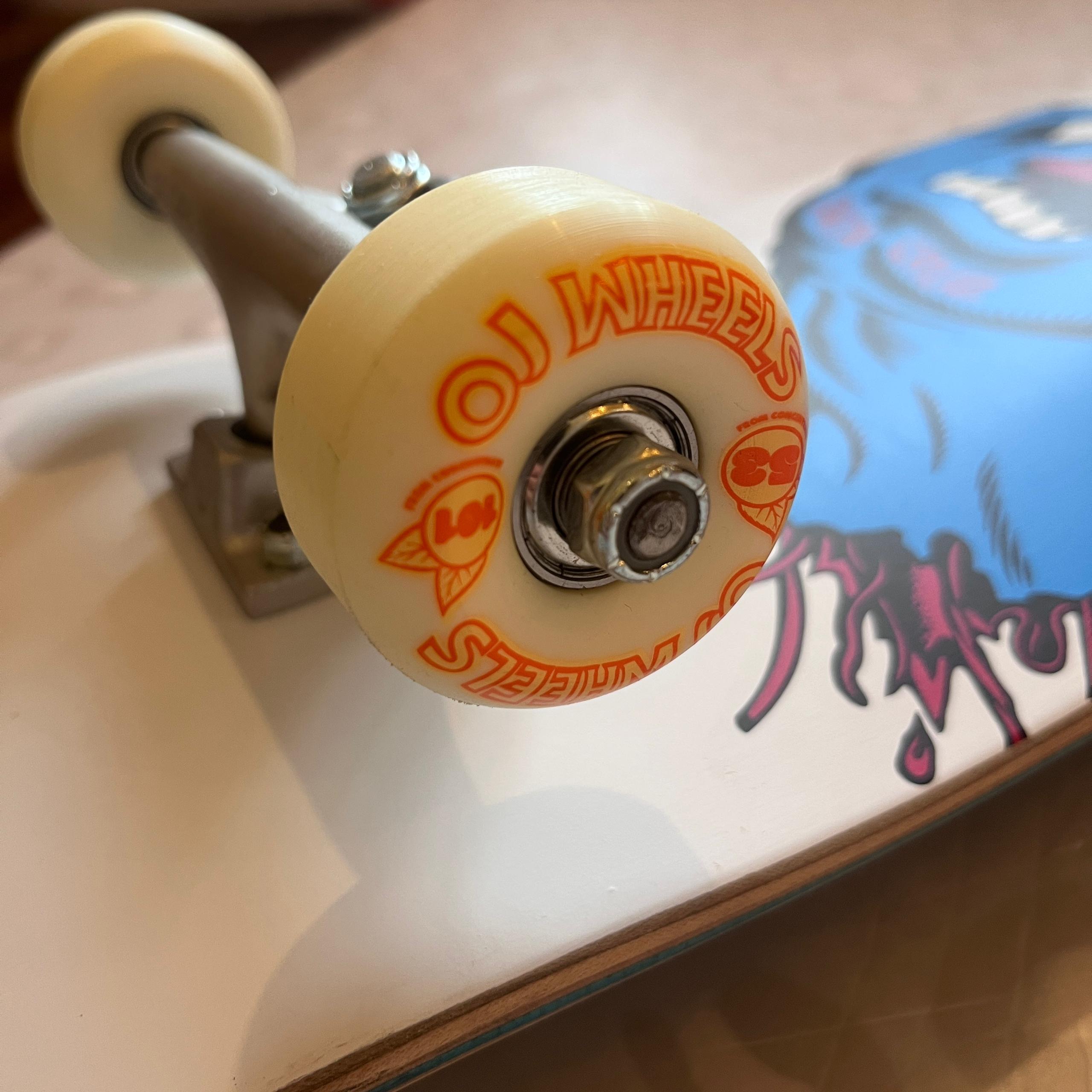 SANTA CRUZ - White Screaming Hand (8.25) Complete Skateboard (OJ Wheel & Bronson Bearings Custom)