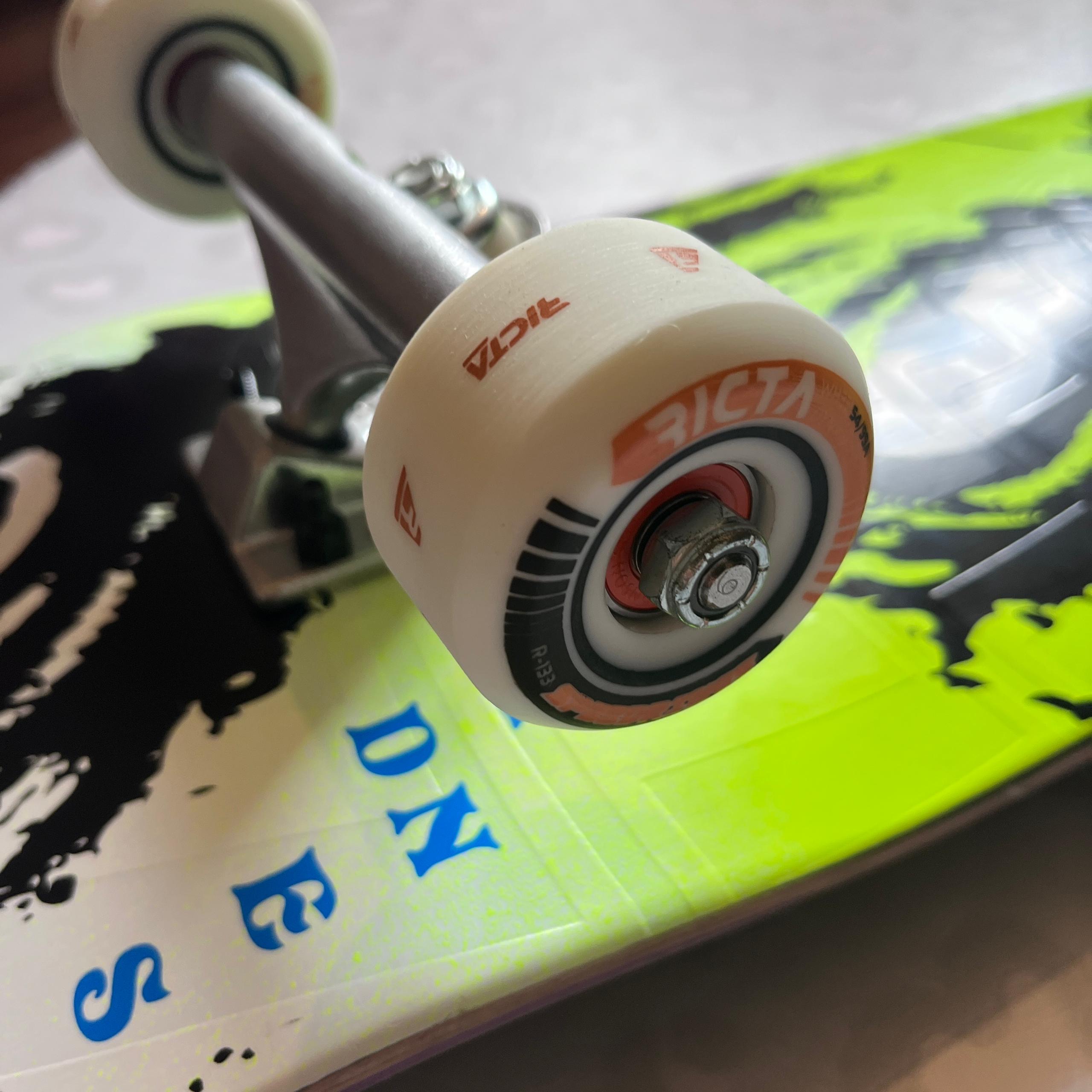 MADNESS - Side Eye Blend Super Sap R7 8.5" Complete Skateboard (Ricta Wheels + Ace Trucks Custom Promo!)