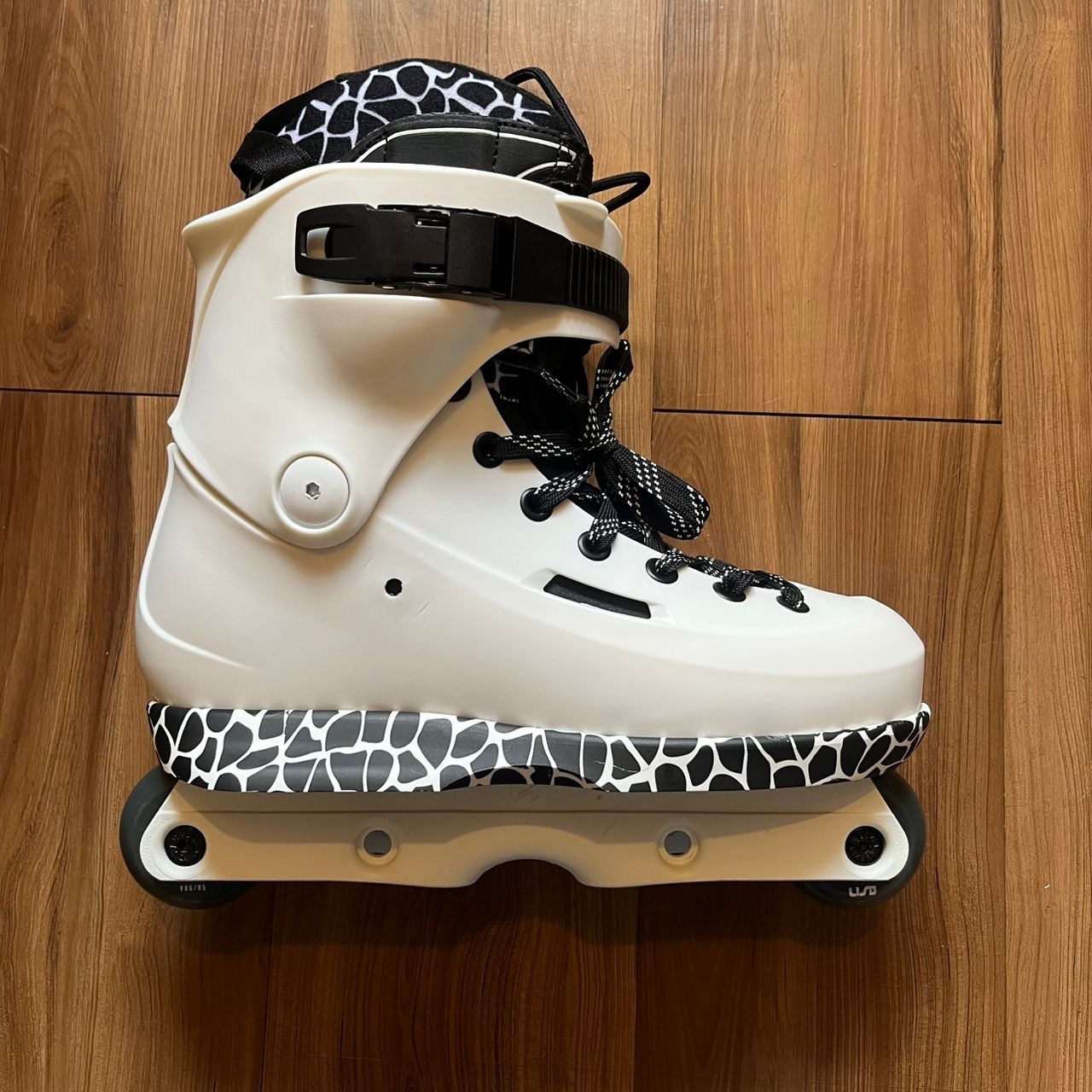 USD - Farmer Sway Aggressive Inline Skates (CLEARANCE PROMO!)