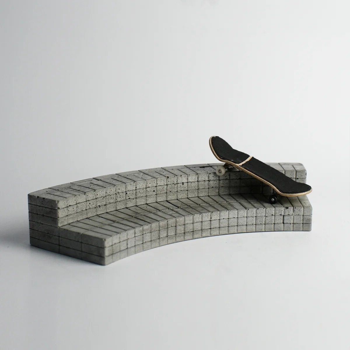 STONECUTT - Curve Brick Bench (Natural Wash Relic) Concrete Fingerboard Obstacle, 