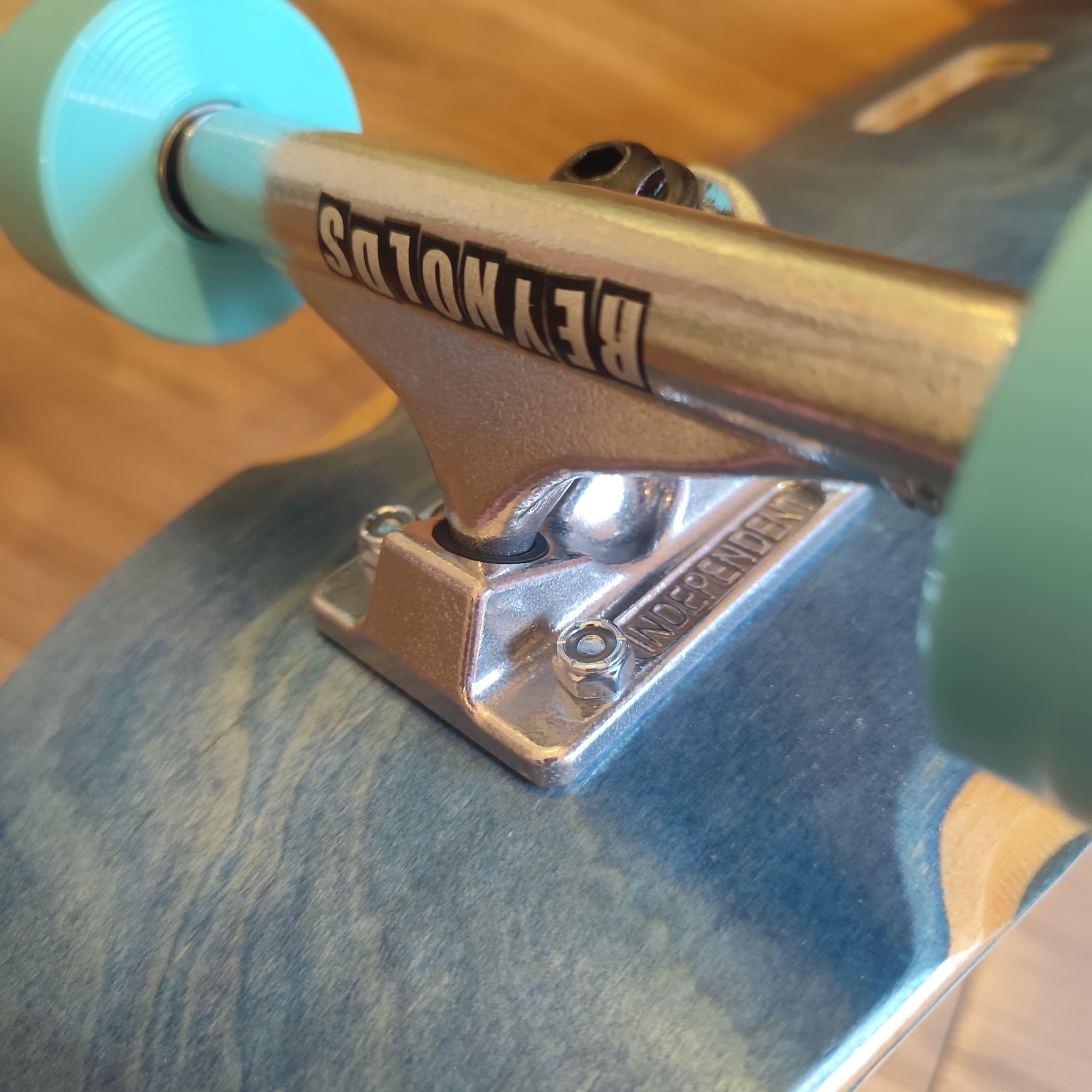 BLANK - Easy Carry Complete Cruiser Skateboard (Blue Impala + Independent + Shake Junt Promo Deal!)