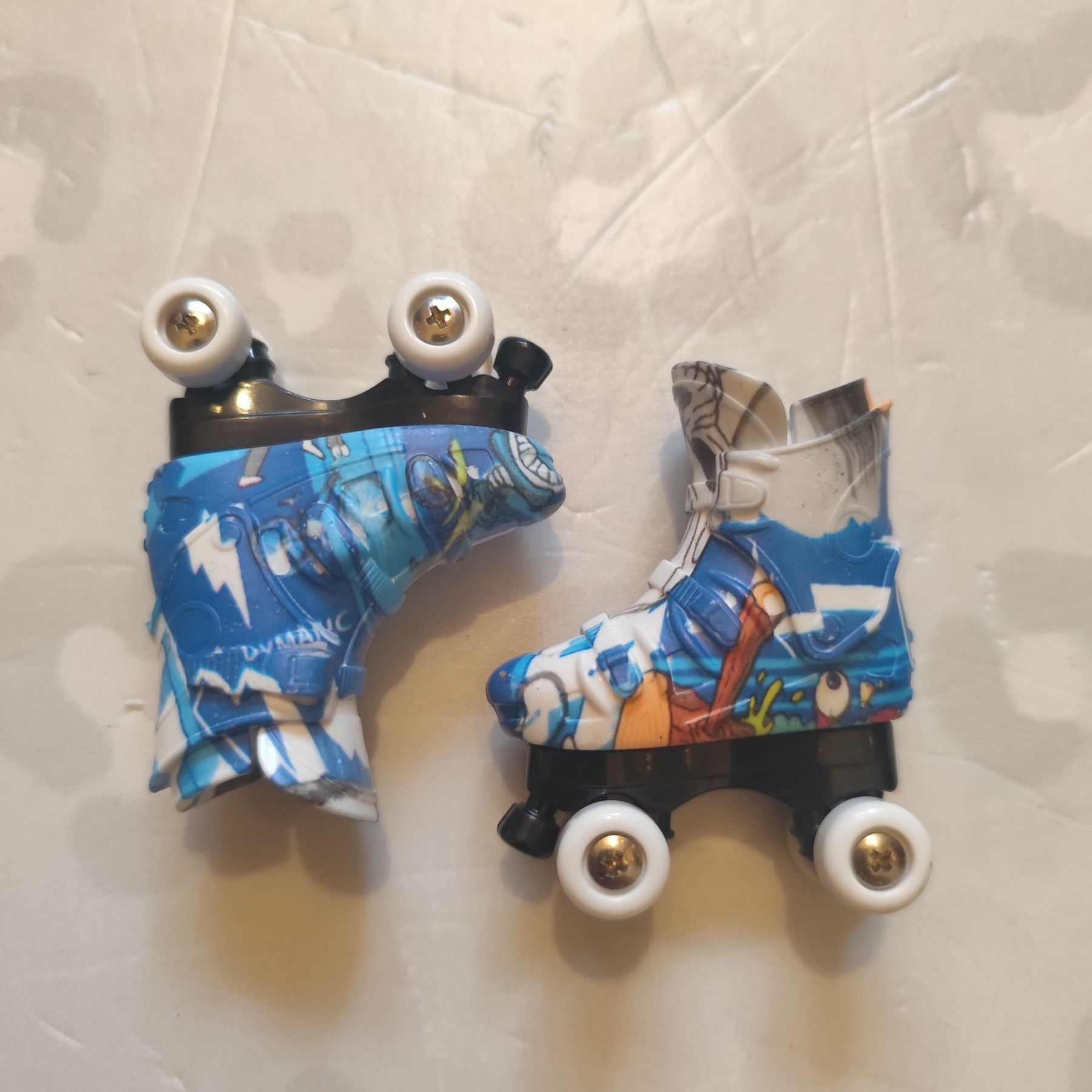 BLANK - Graffiti Finger Quad Roller Skates