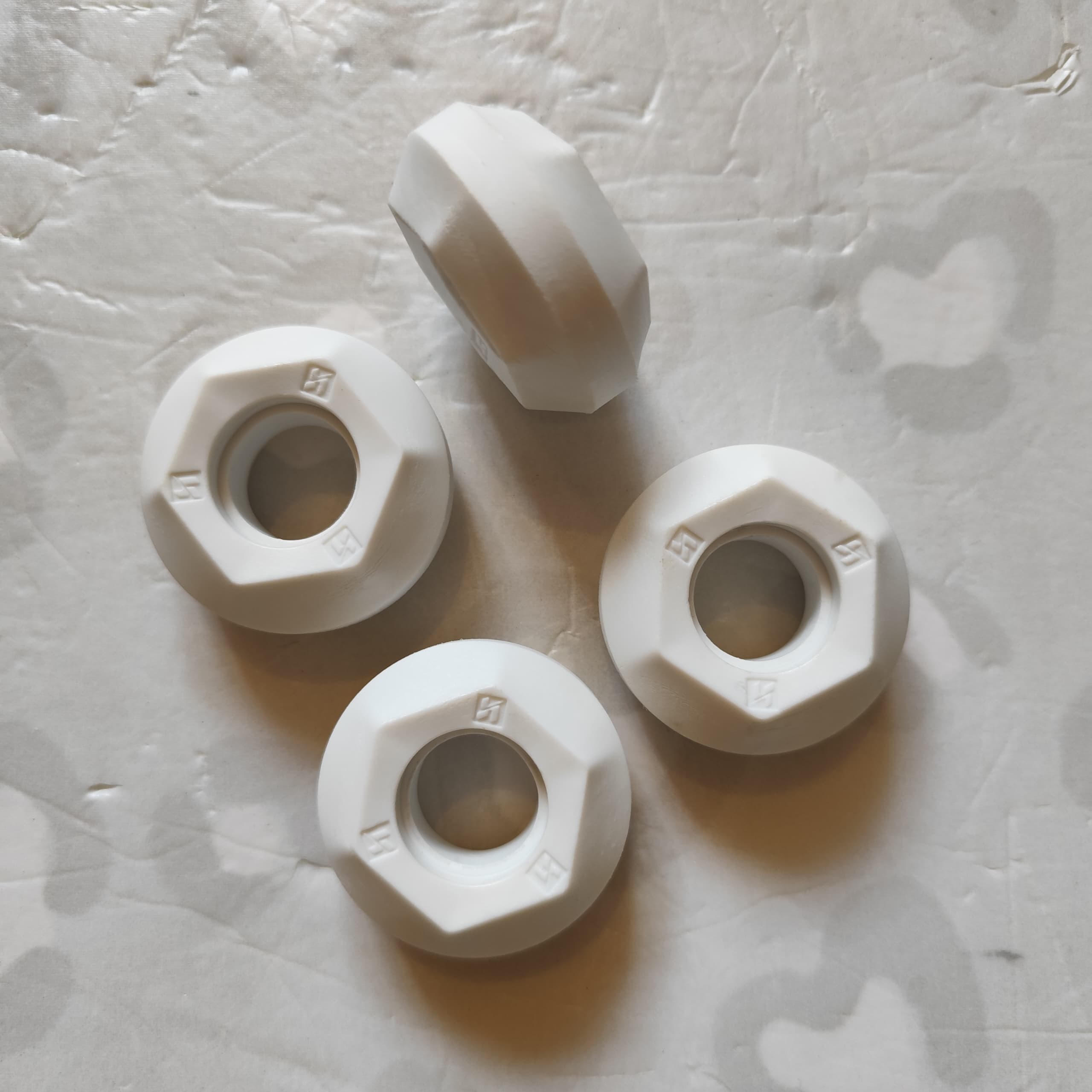 KIZER - White Sliders Antirocker Inline Skate Wheels