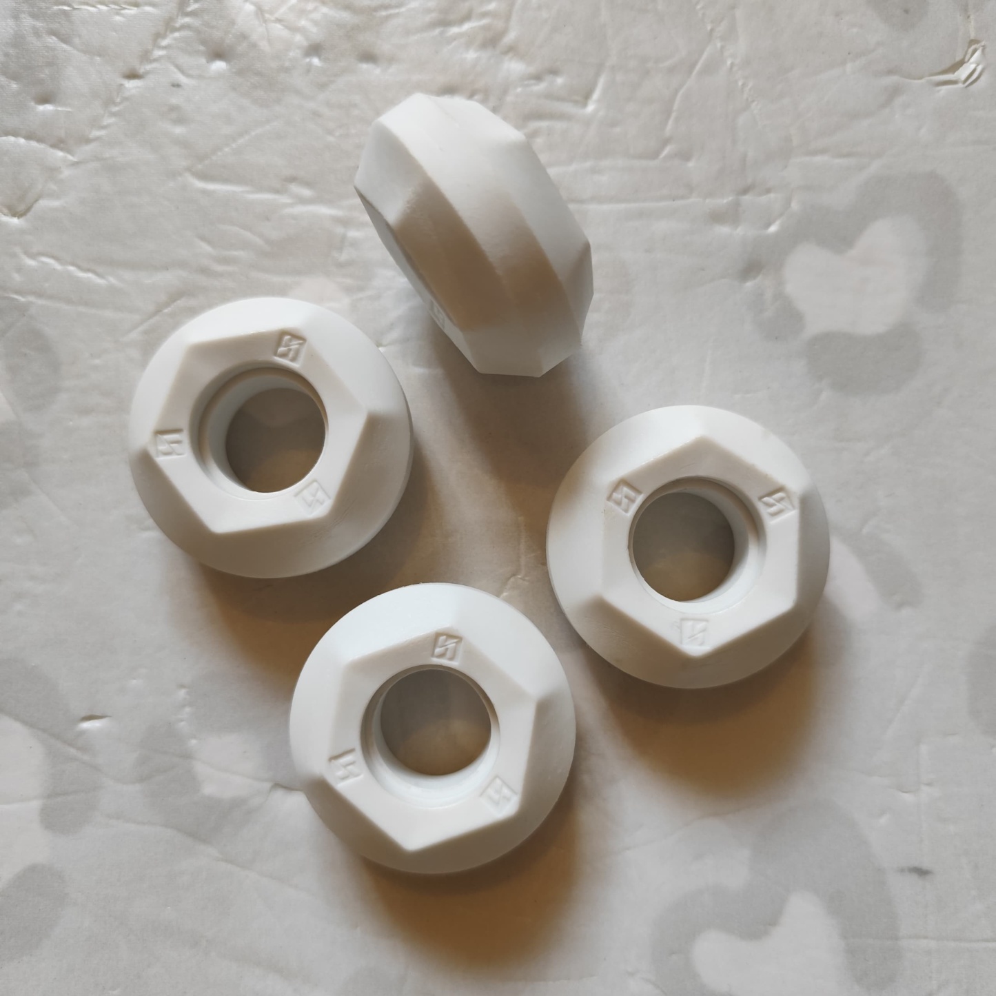KIZER - White Sliders Antirocker Inline Skate Wheels