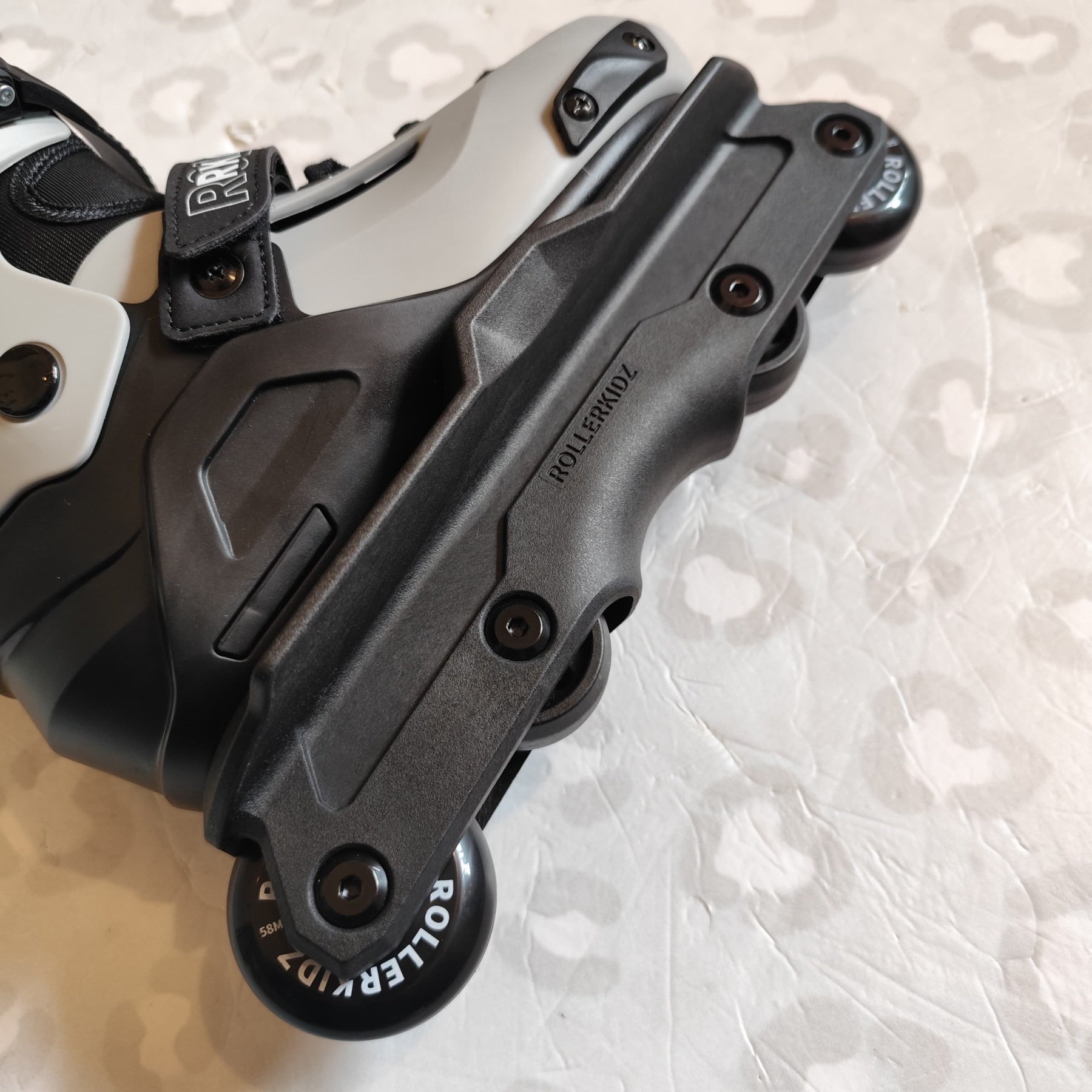 ROLLERKIDZ - Grey RK C1 Challenger Adjustable Kids Aggressive Inline Skates