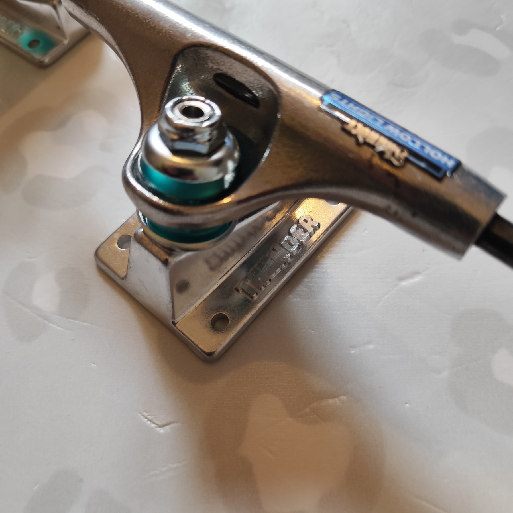 THUNDER - Hollow Polished II Skateboard Trucks