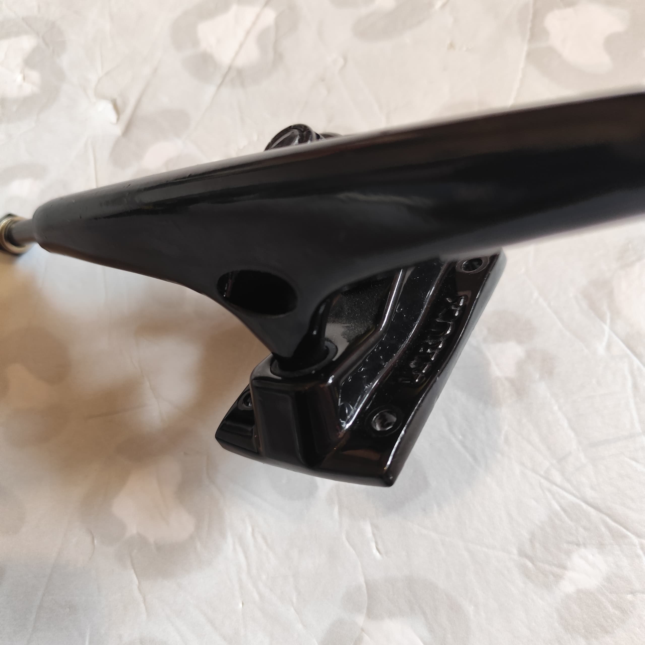 KRUX - Black K5 (9.0") Standard Skateboard Trucks