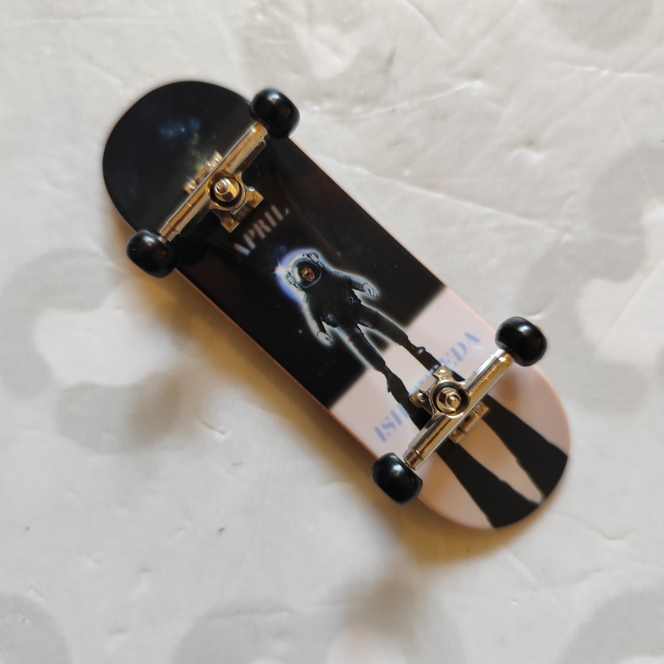 TECH DECK - Retro Plastic 29mm Fingerboard (Upgraded Truckset)
